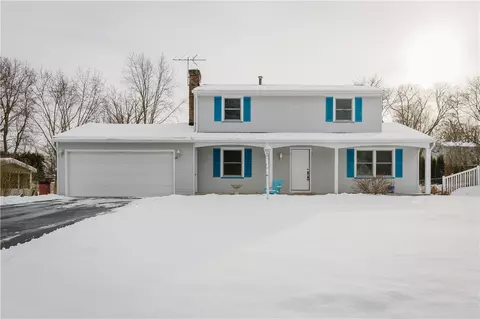 53 Squirrels Heath Rd, Perinton, NY 14450