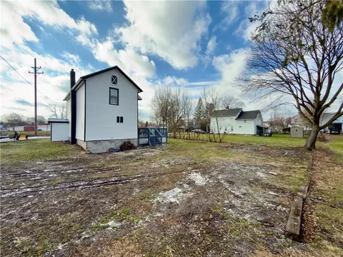 Exterior - 2 Elm St, Lyons, NY 14489 photo 2 of 5