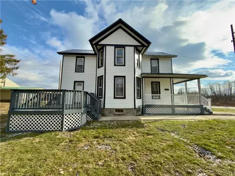 Exterior - 2 Elm St, Lyons, NY 14489 photo 4 of 5