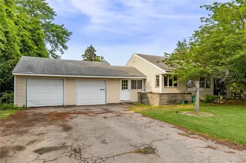 97 Seabury Blvd, Webster, NY 14580