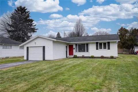 19 Ingram Dr, Gates, NY 14624