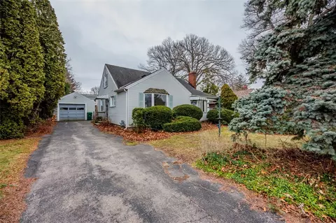 385 Pemberton Rd, Irondequoit, NY 14622 photo 3