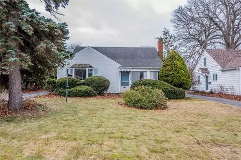 385 Pemberton Rd, Irondequoit, NY 14622