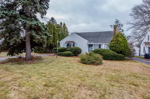 385 Pemberton Rd, Irondequoit, NY 14622 photo 2