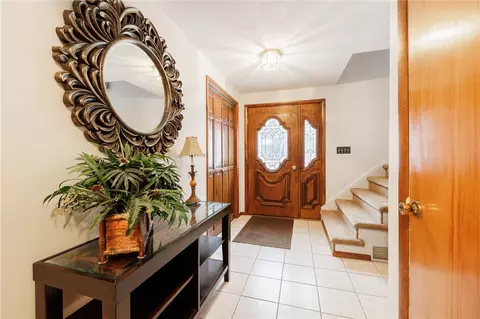 Entry Way - 35 Astronaut Dr, Irondequoit, NY 14609 photo 2 of 2