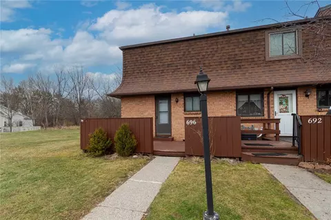 696 Surrey Hl, Rochester, NY 14623
