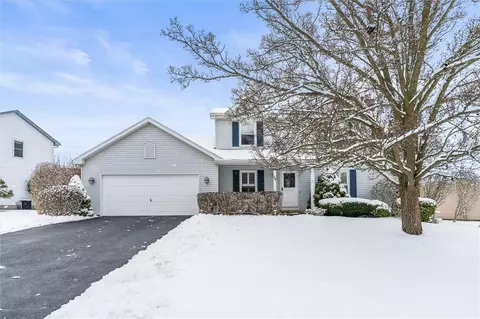 79 Mickens Bnd, West Henrietta, NY 14586