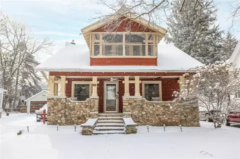 8 Elm St, Le Roy, NY 14482