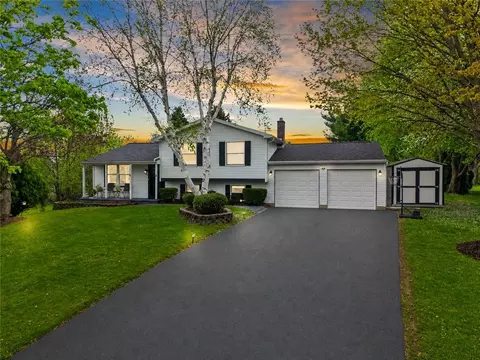 68 Paddock Dr, Henrietta, NY 14467