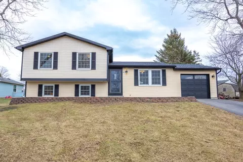 95 Wildherd Dr, Henrietta, NY 14467
