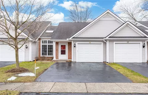 19 Amberwood Pl, Greece, NY 14626