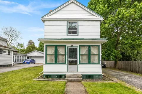 10 Clinton St, Bergen, NY 14416