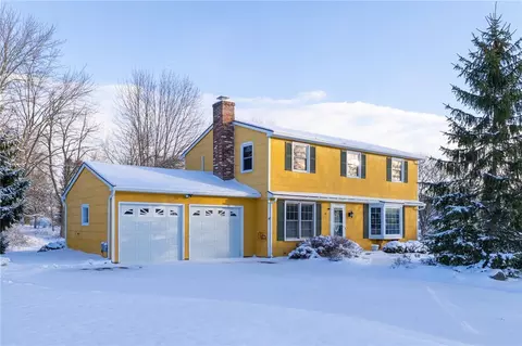 19 Williamsburg Dr, Perinton, NY 14450