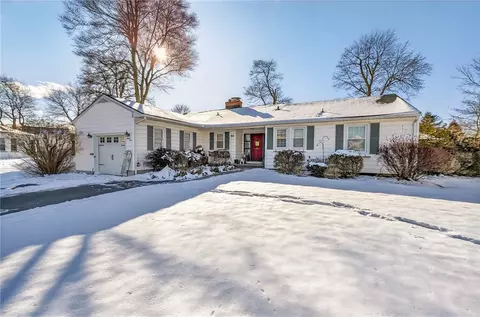 94 Newfield Dr, Greece, NY 14616