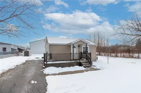 3914 Railroad Ave, Williamson, NY 14589