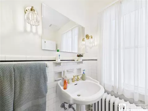 Bath - 915 Washington St, Olean, NY 14760 photo 2 of 3