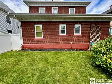 Exterior - 915 Washington St, Olean, NY 14760 photo 6 of 7