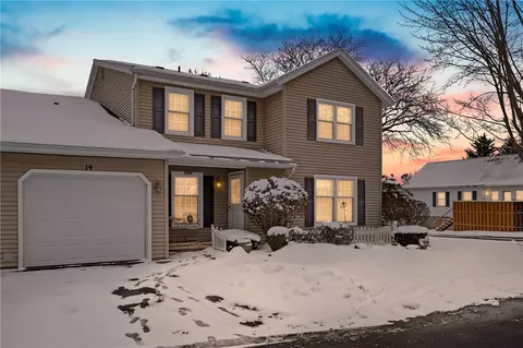 14 Braintree Cres, Penfield, NY 14526