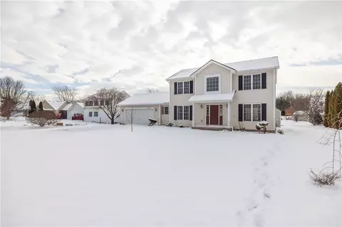 2082 Brookway Cres, Ontario, NY 14519