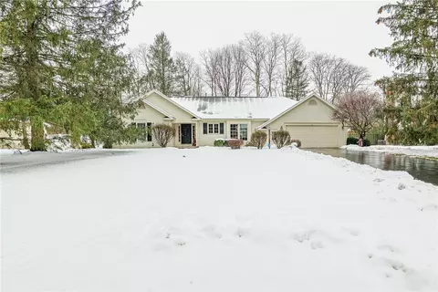 47 Falcon Trl, Pittsford, NY 14534