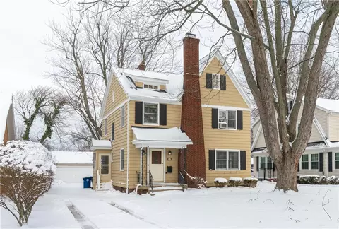 52 Bondcroft Dr, Amherst, NY 14226