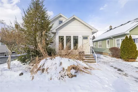 92 Wheeldon Dr, Greece, NY 14616