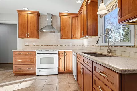 Kitchen - 315 Brookview Dr, Irondequoit, NY 14617 photo 2 of 2