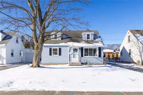 95 Ridgewood Rd, Greece, NY 14626