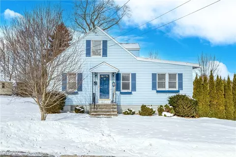 8 Pleasantview Pl, Whitestown, NY 13492