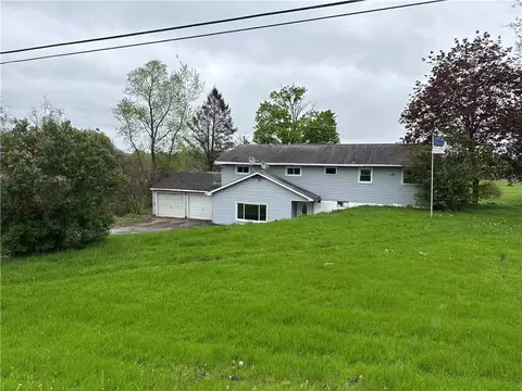 37 Hilltop Dr, Schroeppel, NY 13135