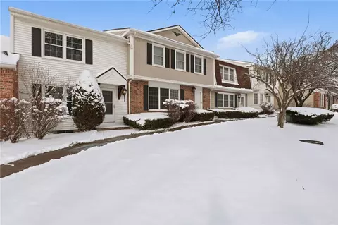 140 New Wickham Dr, Penfield, NY 14526