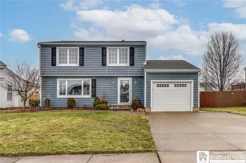 72 Oakbrook Dr, West Seneca, NY 14224