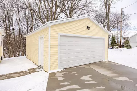 Exterior - 260 Point Pleasant Rd, Irondequoit, NY 14622 photo 3 of 11