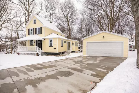 Exterior - 260 Point Pleasant Rd, Irondequoit, NY 14622 photo 2 of 11