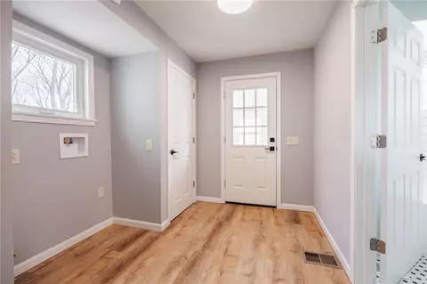 Entry Way - 260 Point Pleasant Rd, Irondequoit, NY 14622 photo 2 of 3