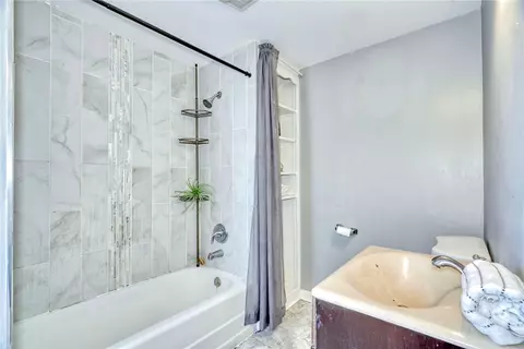 Bath - 883 Brown Rd, Irondequoit, NY 14622 photo 2 of 3