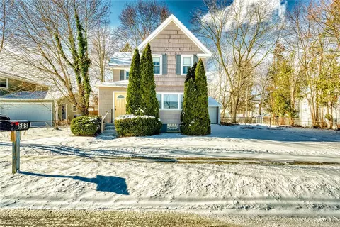 Exterior - 883 Brown Rd, Irondequoit, NY 14622 photo 3 of 9