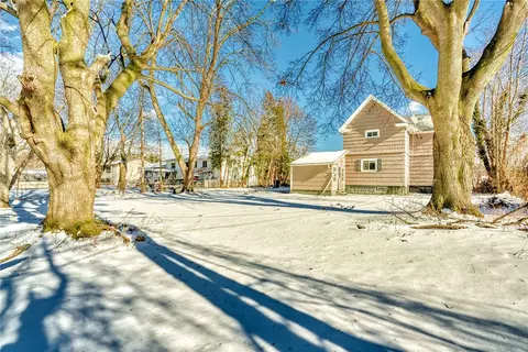 Exterior - 883 Brown Rd, Irondequoit, NY 14622 photo 6 of 9