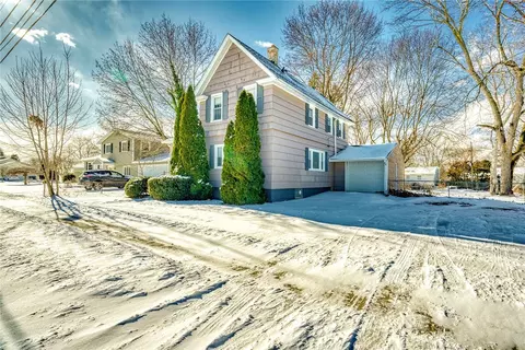 883 Brown Rd, Irondequoit, NY 14622