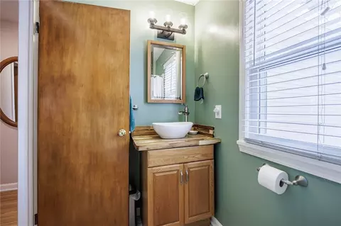 Bath - 419 Brookview Dr, Irondequoit, NY 14617 photo 2 of 3
