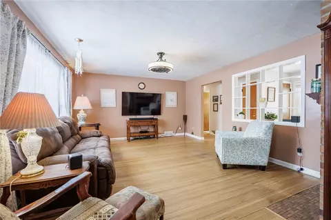 Living - 419 Brookview Dr, Irondequoit, NY 14617 photo 3 of 4