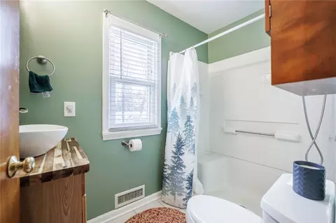 Bath - 419 Brookview Dr, Irondequoit, NY 14617 photo 1 of 3