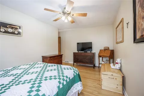 Bedroom - 419 Brookview Dr, Irondequoit, NY 14617 photo 4 of 5