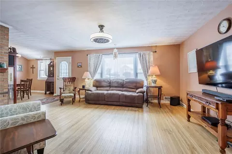 Living - 419 Brookview Dr, Irondequoit, NY 14617 photo 2 of 4