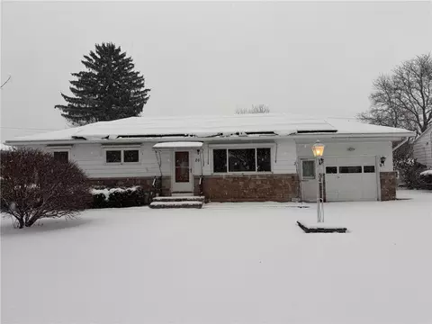26 Merrydale Dr, Gates, NY 14624