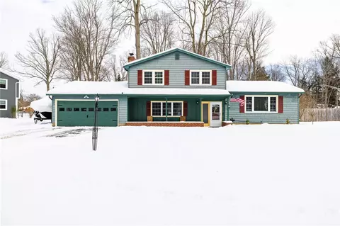 40 Crystal Springs Ln, Perinton, NY 14450