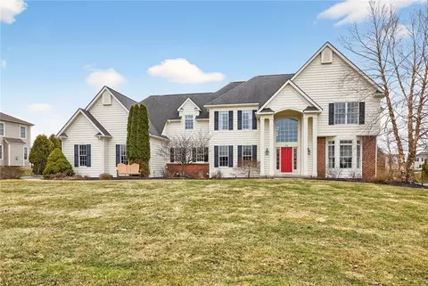 37 Amber Hill Dr, Pittsford, NY 14534