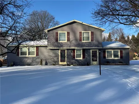 636 Embury Rd, Rochester, NY 14625