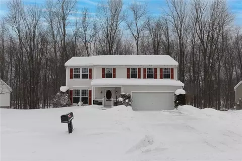 1045 Fawn Wood Dr, Webster, NY 14580