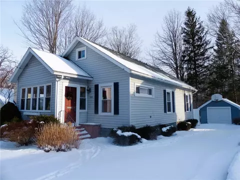 233 W Gibson St, Canandaigua, NY 14424